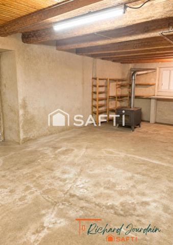 Beau corps de ferme avec une partie habitable de 115 m² + grange 200 m² + garage