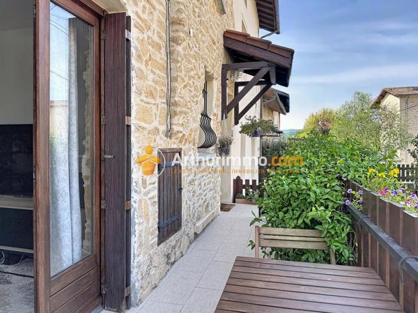 Vente                                                      Maison de village
                        
                     6 pièces                      116 m2                     à L'Isle-d'Abeau