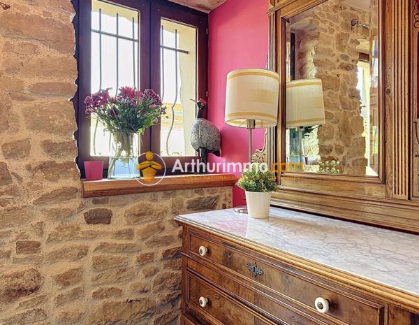 Vente                                                      Maison de village
                        
                     6 pièces                      116 m2                     à L'Isle-d'Abeau