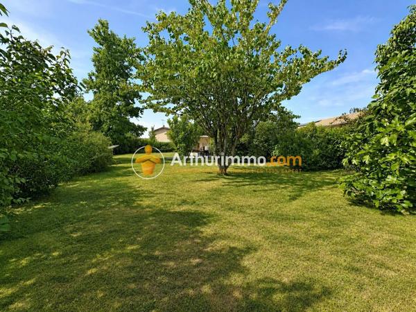 Vente                                                      Maison de village
                        
                     6 pièces                      116 m2                     à L'Isle-d'Abeau