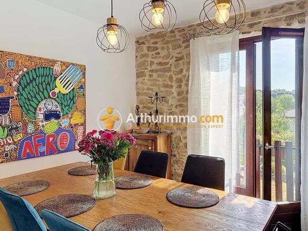 Vente                                                      Maison de village
                        
                     6 pièces                      116 m2                     à L'Isle-d'Abeau