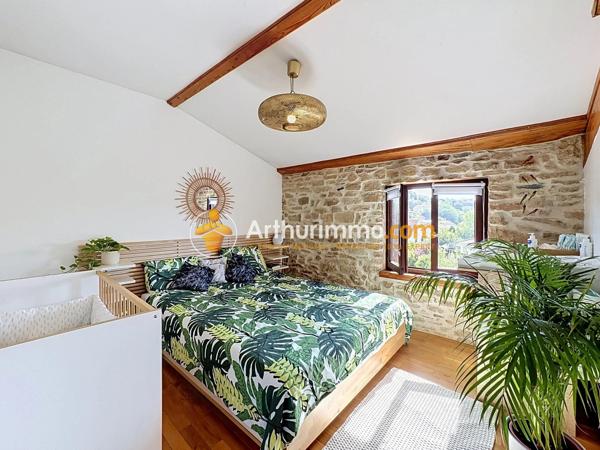 Vente                                                      Maison de village
                        
                     6 pièces                      116 m2                     à L'Isle-d'Abeau