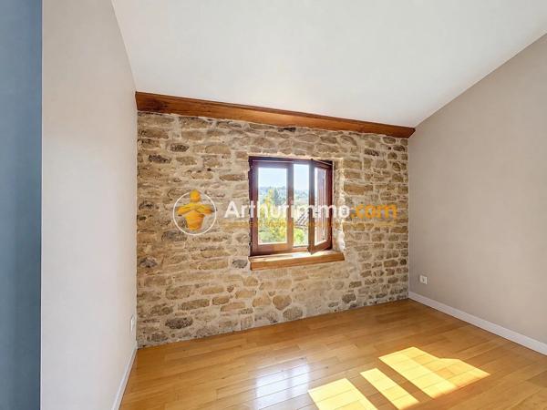 Vente                                                      Maison de village
                        
                     6 pièces                      116 m2                     à L'Isle-d'Abeau