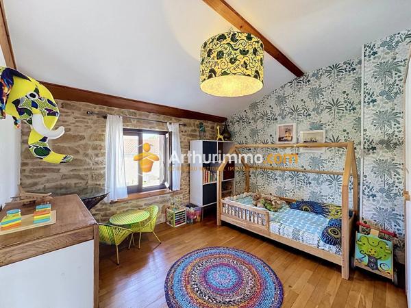 Vente                                                      Maison de village
                        
                     6 pièces                      116 m2                     à L'Isle-d'Abeau