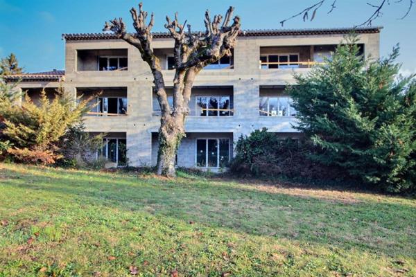 Dernier Etage Appartement Manosque 2 pièces 51 m² - 199 000 Euros -