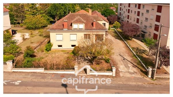 Maison individuelle de 90m² à Gourdon (46) – Beaux volumes et fort potentiel d’aménagement