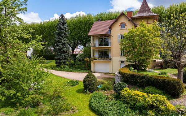 Maison à vendre    8 pièces •  Mâcon