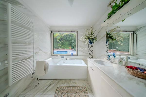 Vente Villa 8 pièces 378 m2 à Roquebrune-Cap-Martin