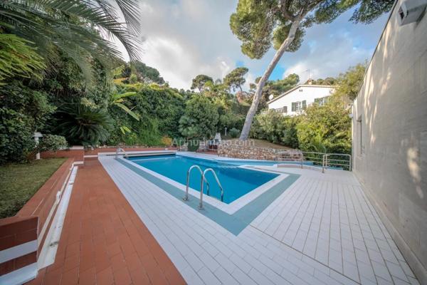 Vente Villa 8 pièces 378 m2 à Roquebrune-Cap-Martin