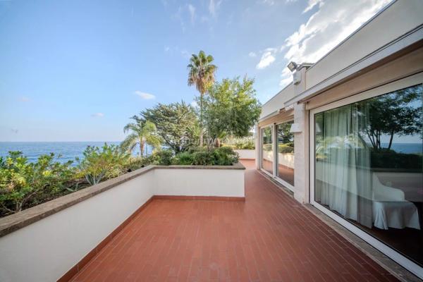Vente Villa 8 pièces 378 m2 à Roquebrune-Cap-Martin