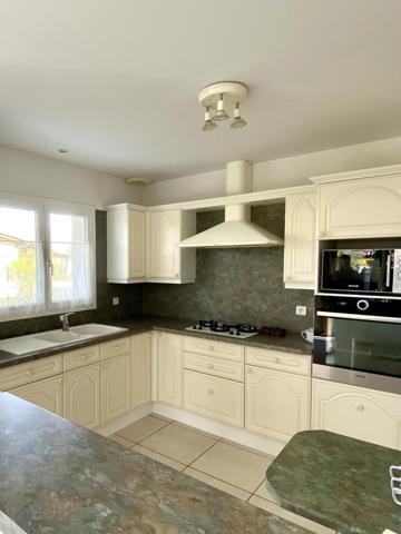 Bien rare sur le secteur, alliant confort, tranquillité et proximité des commodités.