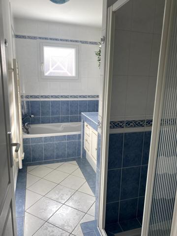 Bien rare sur le secteur, alliant confort, tranquillité et proximité des commodités.