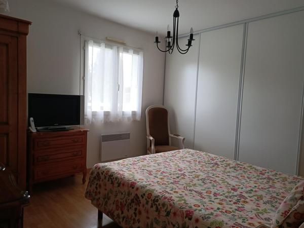 Bien rare sur le secteur, alliant confort, tranquillité et proximité des commodités.