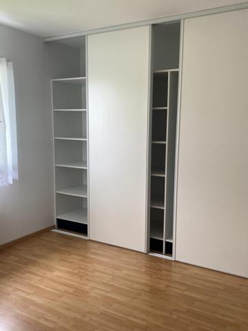 Bien rare sur le secteur, alliant confort, tranquillité et proximité des commodités.