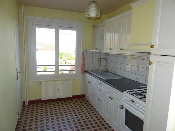 LIMOGES SECTEUR SUD BEL APPARTEMENT  F3 D'ENVIRON 60 M² AU PREMIER ETAGE SANS ASCENCEUR DEUX CHAMBRE