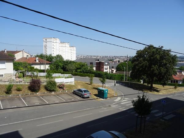 LIMOGES SECTEUR SUD BEL APPARTEMENT  F3 D'ENVIRON 60 M² AU PREMIER ETAGE SANS ASCENCEUR DEUX CHAMBRE