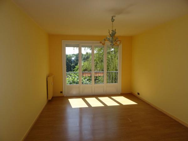 LIMOGES SECTEUR SUD BEL APPARTEMENT  F3 D'ENVIRON 60 M² AU PREMIER ETAGE SANS ASCENCEUR DEUX CHAMBRE