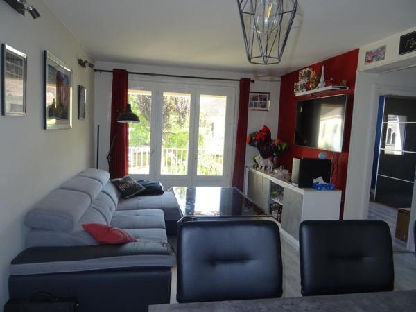 A LIMOGES SECTEUR OUEST VALADON BEL APPARTEMENT F3 D'ENVIRON 52 M² SANS TRAVAUX AU REZ DE CHAUSSEE AVEC DEUX CHAMBRE