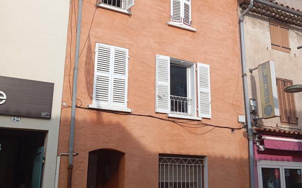 Immeuble à vendre    8 pièces •  La Crau