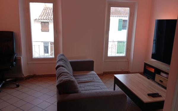 Immeuble à vendre    8 pièces •  La Crau