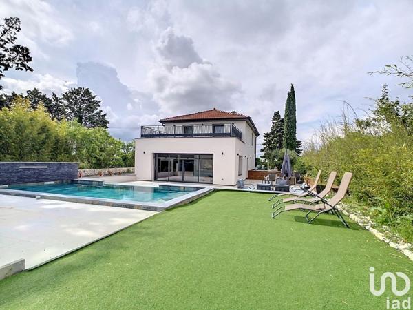 Maison 6 pièces de 140 m² à Genas (69740)