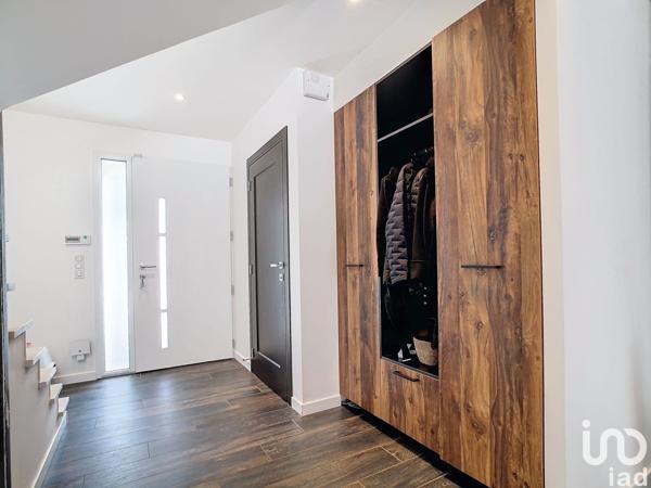 Maison 6 pièces de 140 m² à Genas (69740)