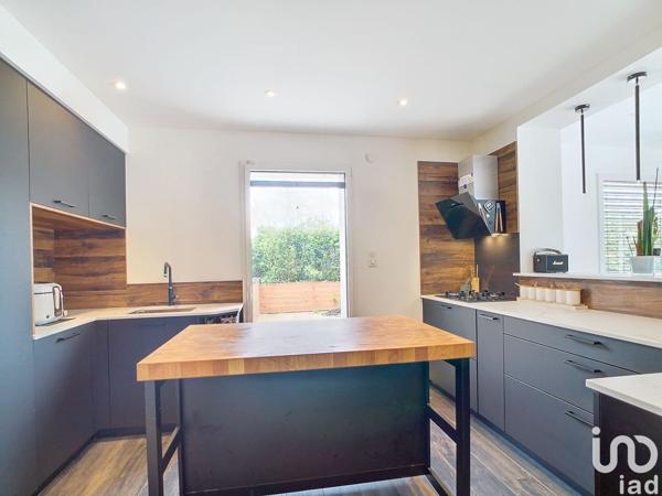 Maison 6 pièces de 140 m² à Genas (69740)