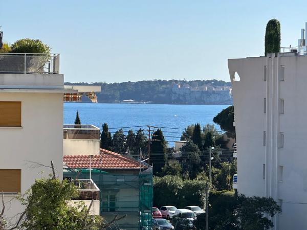 Appartement 4 pièces avec plus de 100m2 d'exterieur et apercu mer à Cannes