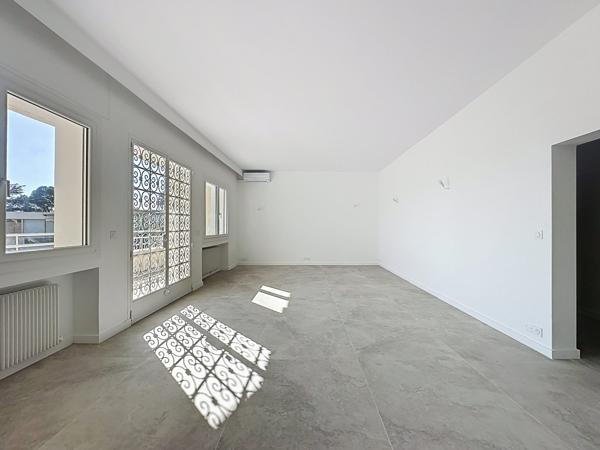 Appartement 4 pièces avec plus de 100m2 d'exterieur et apercu mer à Cannes