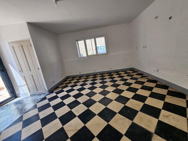 EXCLUSIVITE A LOUER A CHATEAUNEUF DE GADAGNE ENTRE AVIGNON ET L'ISLE SUR LA SORGUE - LOCAL D'ACTIVITE OU BUREAU PROFESSIONNEL (2 ESPACES) - 49.2 m² de surface AVEC TERRASSE DE 22 M² - PARKING