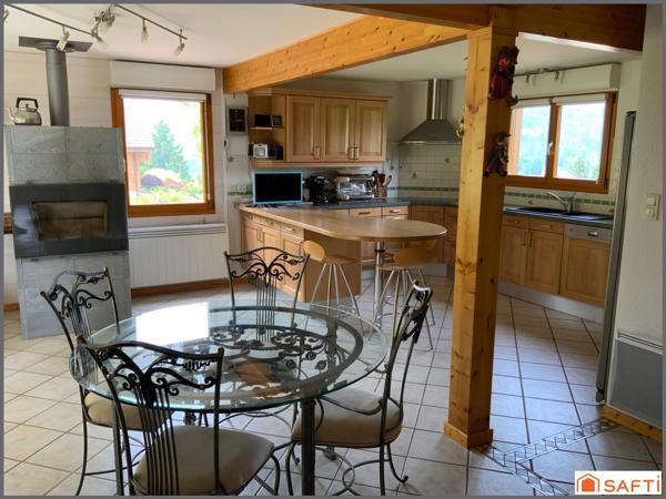 Chalet d'exception avec grand terrain paysagé de 2000 M2 ,  proximité des pistes et de la nature, emplacement rare.