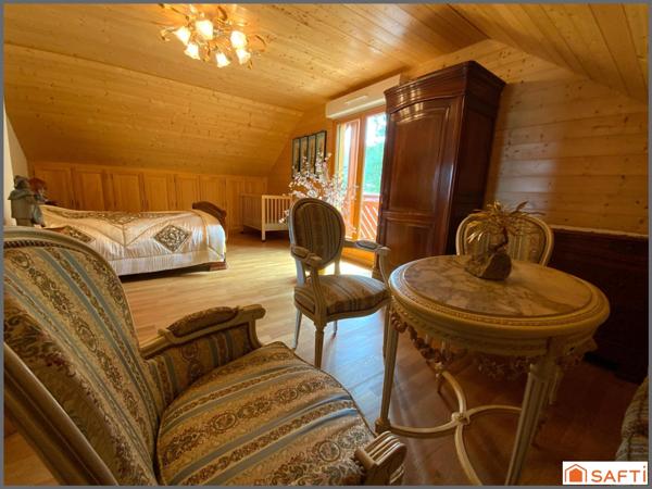 Chalet d'exception avec grand terrain paysagé de 2000 M2 ,  proximité des pistes et de la nature, emplacement rare.