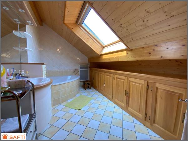 Chalet d'exception avec grand terrain paysagé de 2000 M2 ,  proximité des pistes et de la nature, emplacement rare.