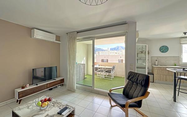 Appartement à vendre    3 pièces • 66,70 m2 Marseille 8