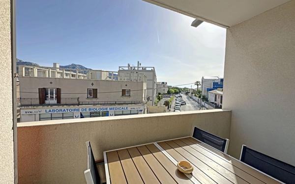 Appartement à vendre    3 pièces • 66,70 m2 Marseille 8
