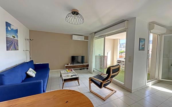 Appartement à vendre    3 pièces • 66,70 m2 Marseille 8