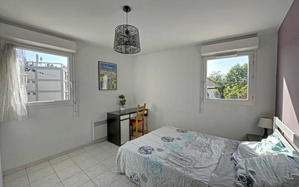 Appartement à vendre    3 pièces • 66,70 m2 Marseille 8