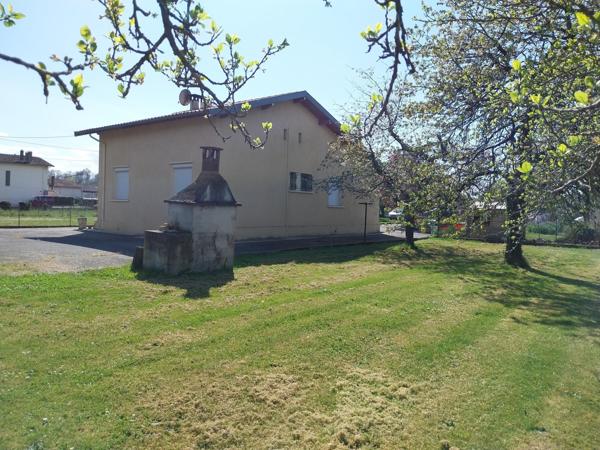 Maison avec grand jardin, proche autoroute