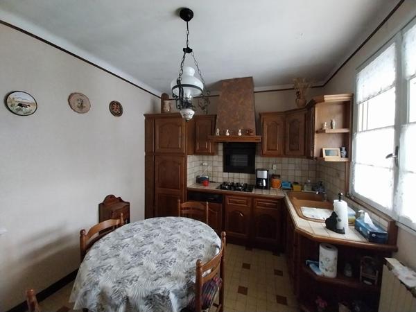 Maison avec grand jardin, proche autoroute