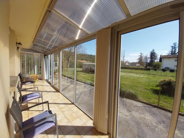 Maison avec grand jardin, proche autoroute