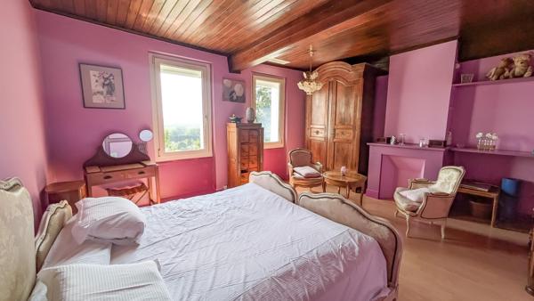 TRES BELLE MAISON ATYPIQUE !