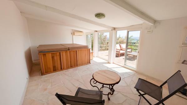 TRES BELLE MAISON ATYPIQUE !
