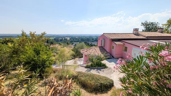 TRES BELLE MAISON ATYPIQUE !