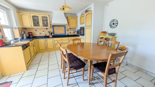 TRES BELLE MAISON ATYPIQUE !