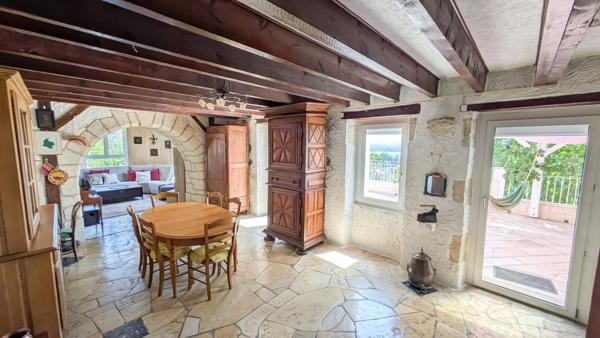 TRES BELLE MAISON ATYPIQUE !
