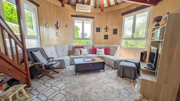 TRES BELLE MAISON ATYPIQUE !