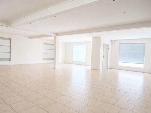 Local Commercial
        
        - 170 m² Exclusivité 390 000 € *