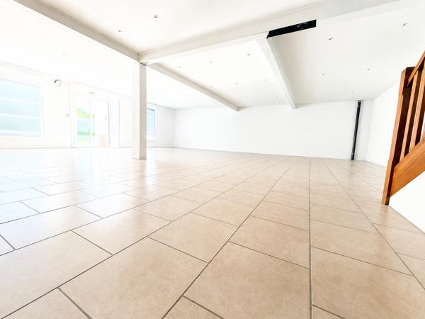 Local Commercial
        
        - 170 m² Exclusivité 390 000 € *