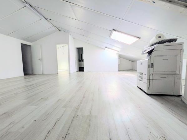 Local Commercial
        
        - 170 m² Exclusivité 390 000 € *