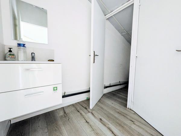Local Commercial
        
        - 170 m² Exclusivité 390 000 € *